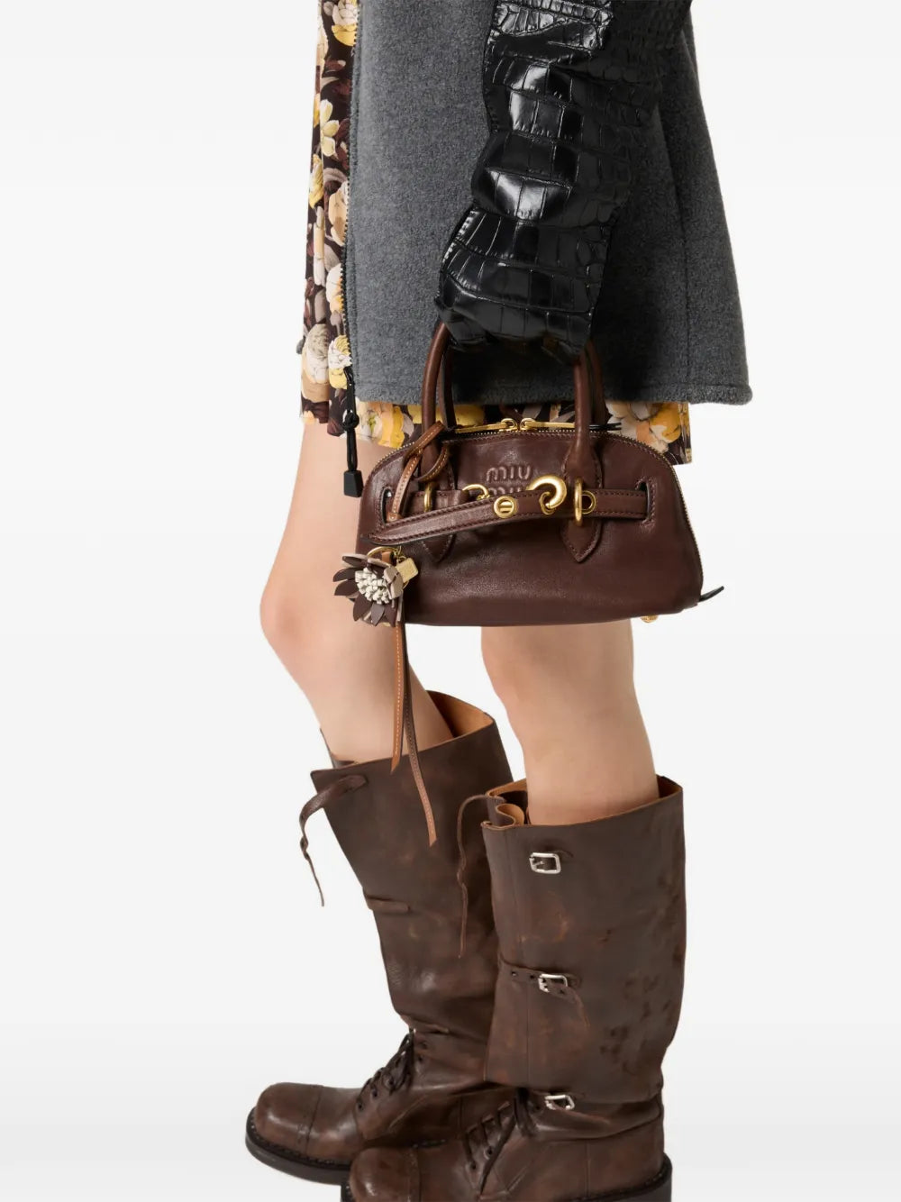 Miu Miu Bolsa Aventure mini de couro | Image 7