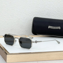 Óculos de Sol Chrome Hearts Rump - variante prata com lente cinza-escuro