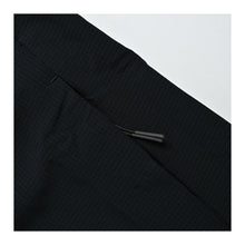 On Running Club T Azul-Marinho e Preto - detalhe do bolso
