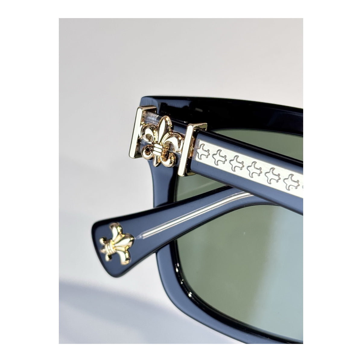 Óculos de Sol Chrome Hearts See You In Tea Azul-Escuro - detalhe da haste metálica