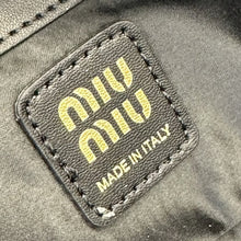 Bolsa Miu Miu Summer Woven Caramelo e Preto - detalhe da etiqueta interna