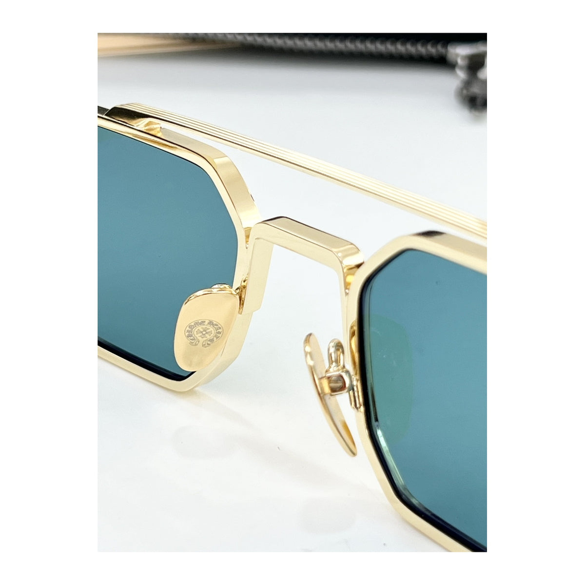 Óculos de Sol Chrome Hearts Rump - detalhe frontal