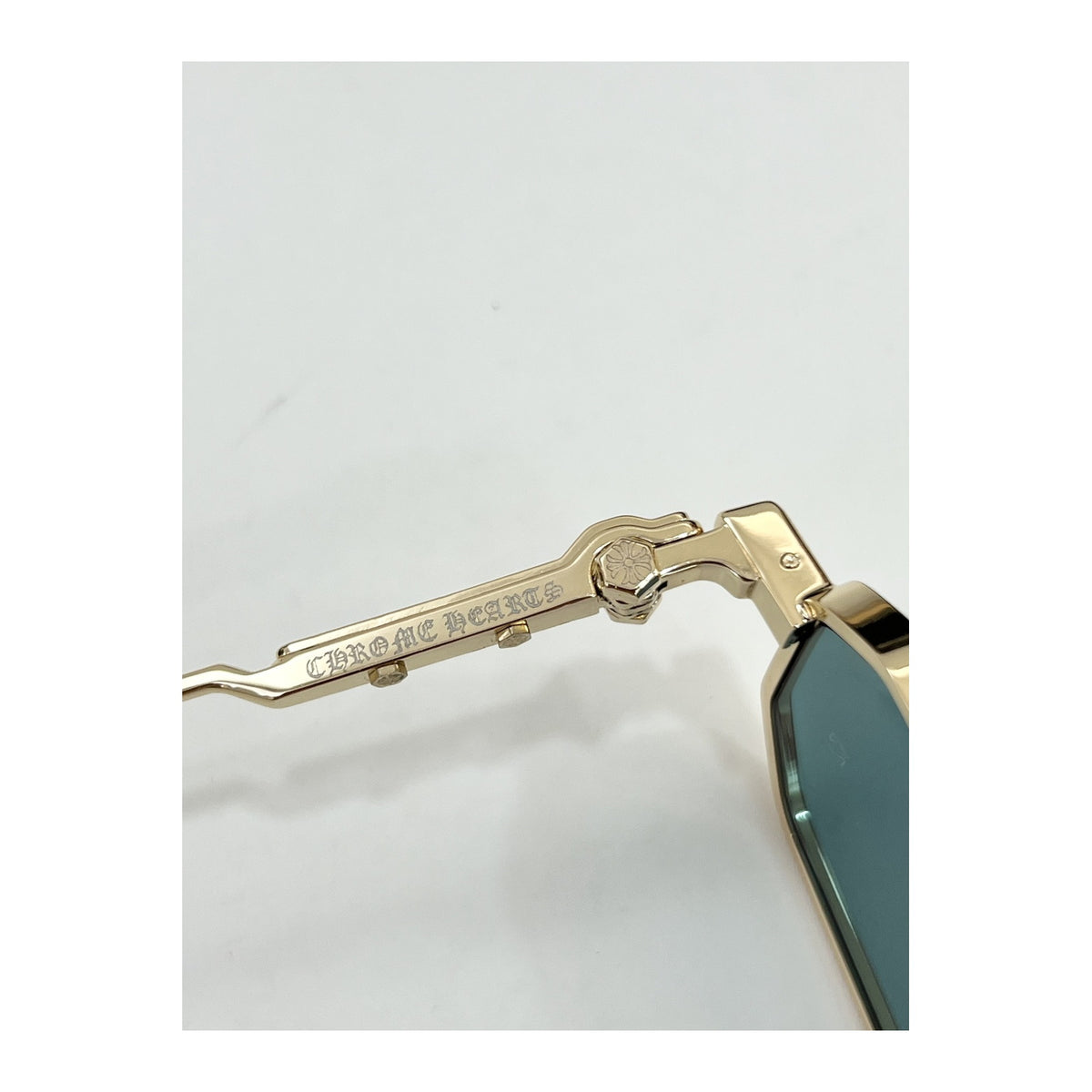 Óculos de Sol Chrome Hearts Rump - detalhe lateral da armação