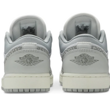 Tênis – Air Jordan 1 Low PRM Berlin Grey Elephant Print