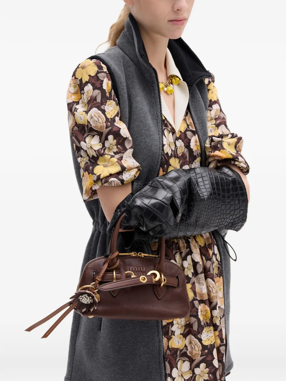 Miu Miu Bolsa Aventure mini de couro | Image 2