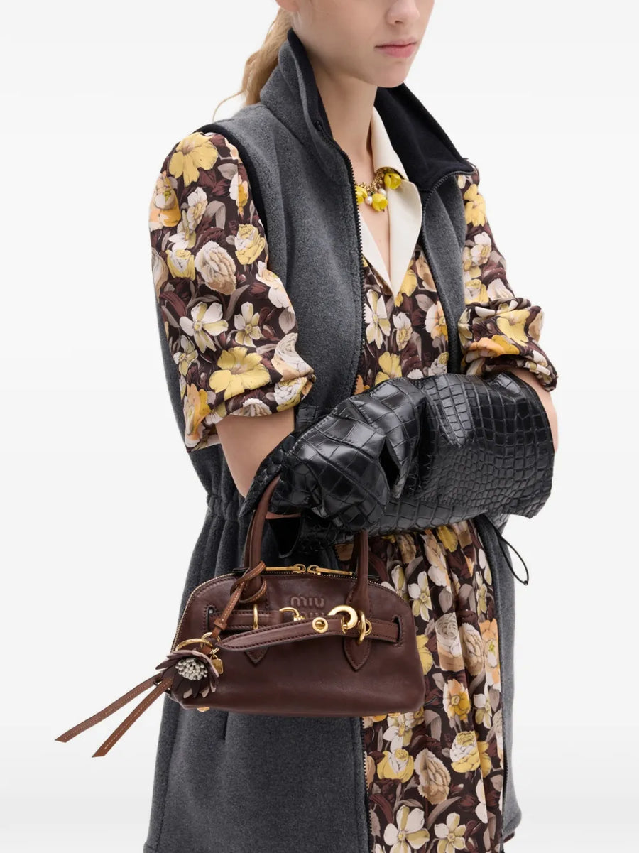 Miu Miu Bolsa Aventure mini de couro | Image 2