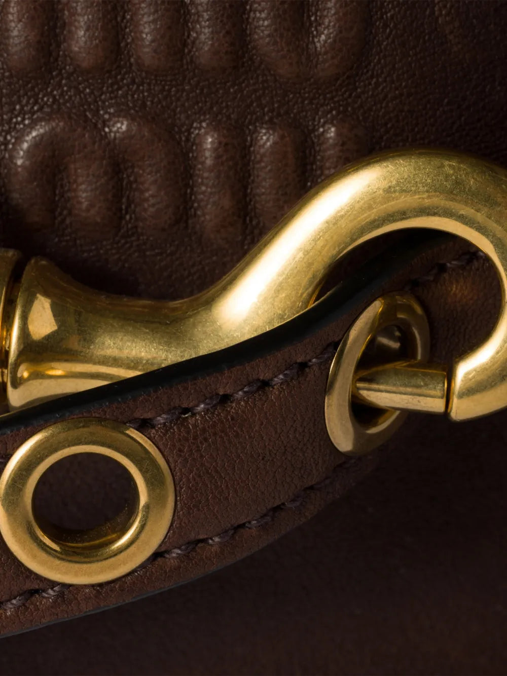 Miu Miu Bolsa Aventure mini de couro | Image 6