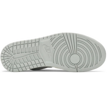 Tênis – Air Jordan 1 Low PRM Berlin Grey Elephant Print