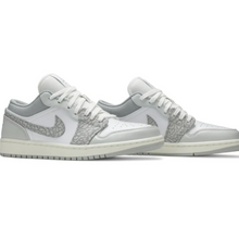 Tênis – Air Jordan 1 Low PRM Berlin Grey Elephant Print