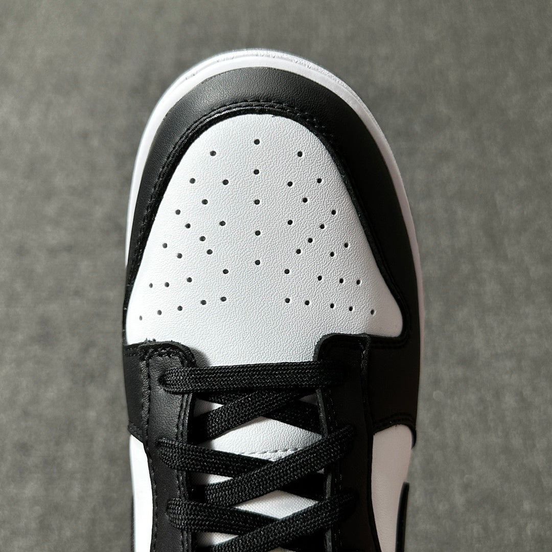 Dunk Low Retro Panda