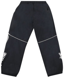 Calça Supreme x Umbro Track Pant Black White - costas 1:1 fundo branco