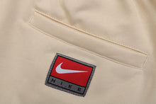 Shorts Nike Bordado — Bege/Verde