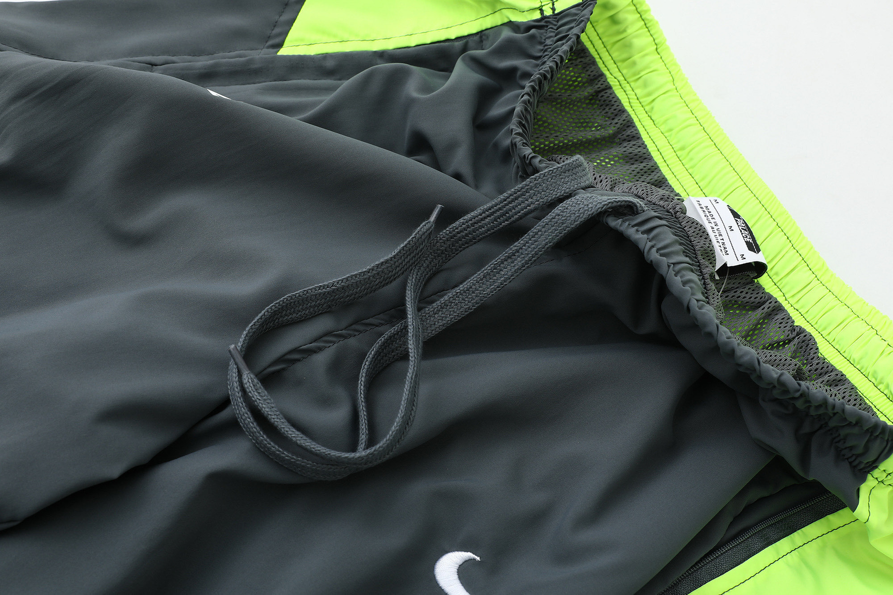 Calça Palace x Nike Total 90 Track Grey - imagem 3