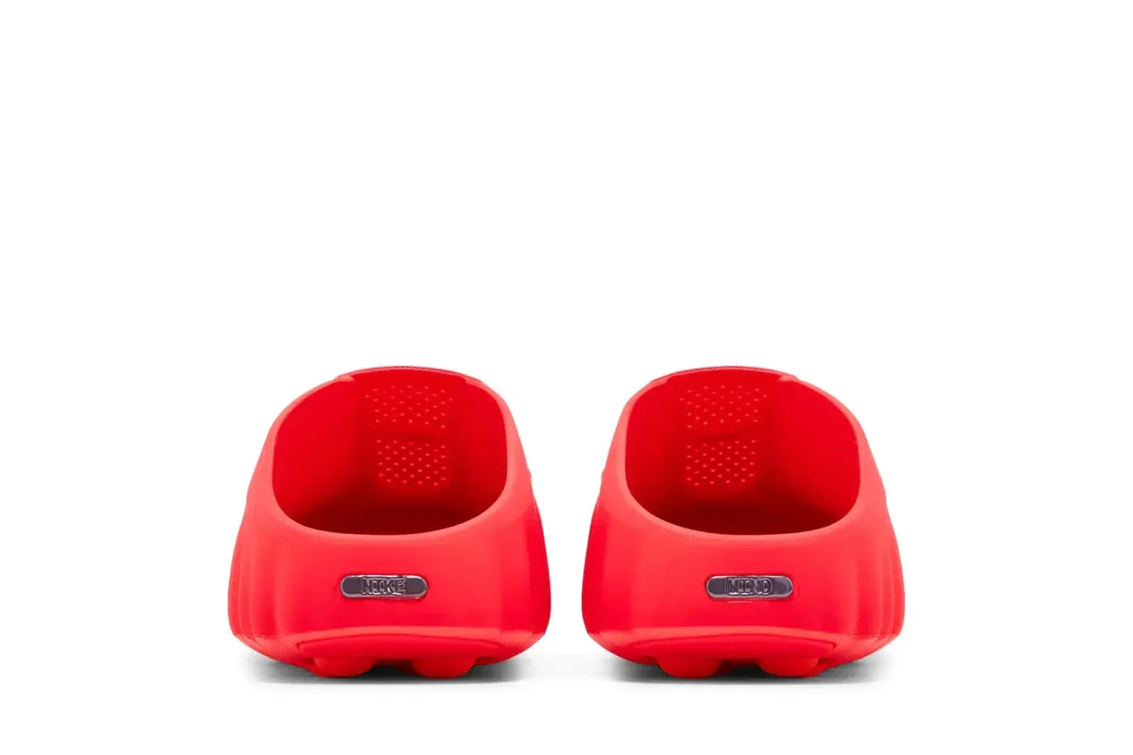 Nike Mind 001 Solar Red - Vista traseira par com tag metálica