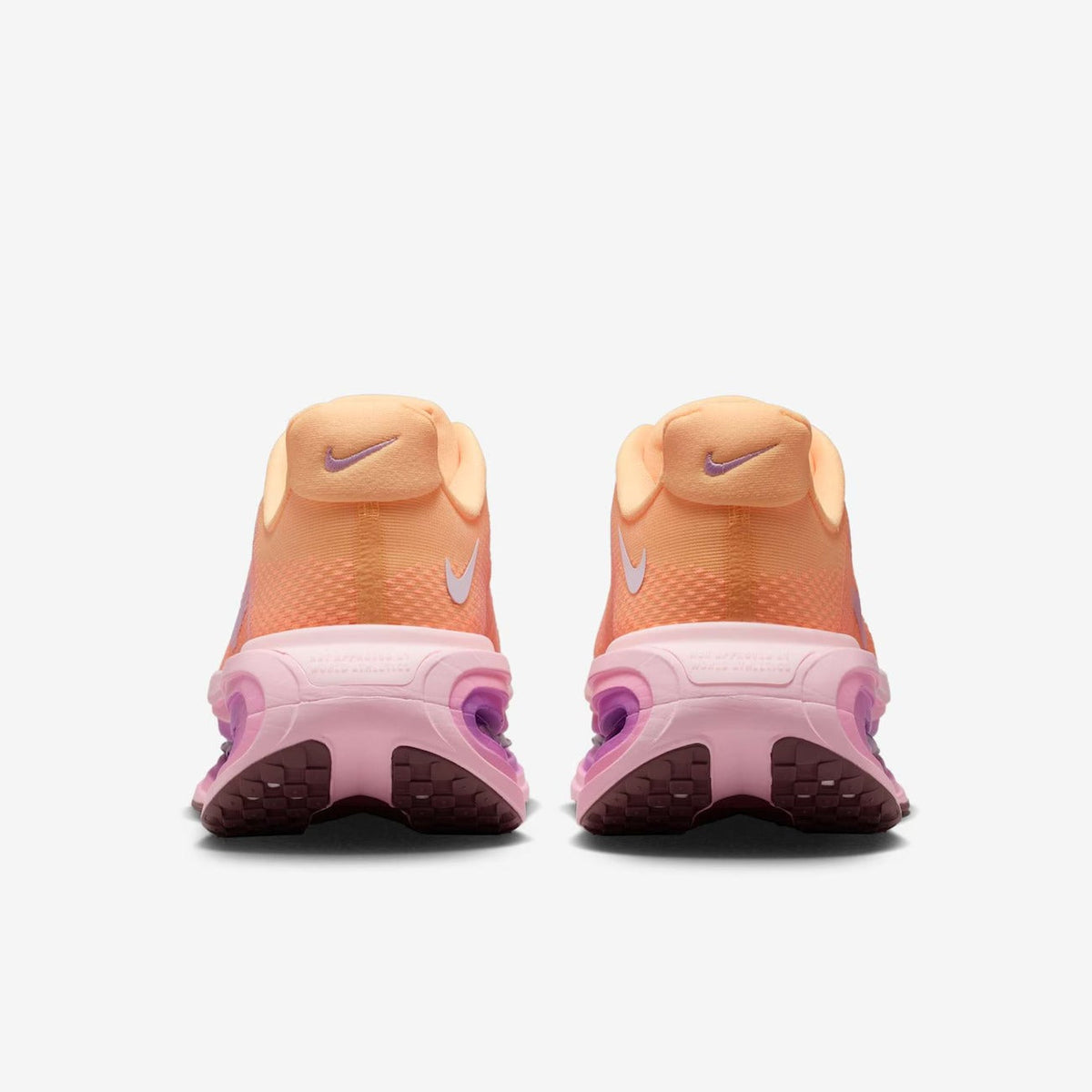 Nike Vomero 18 Peach Cream Fuchsia Dream – detalhe cabedal