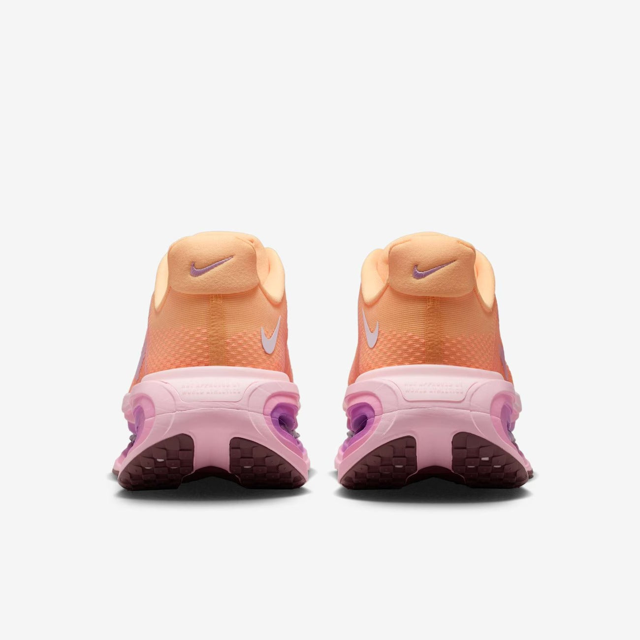 Nike Vomero 18 Peach Cream Fuchsia Dream – detalhe cabedal
