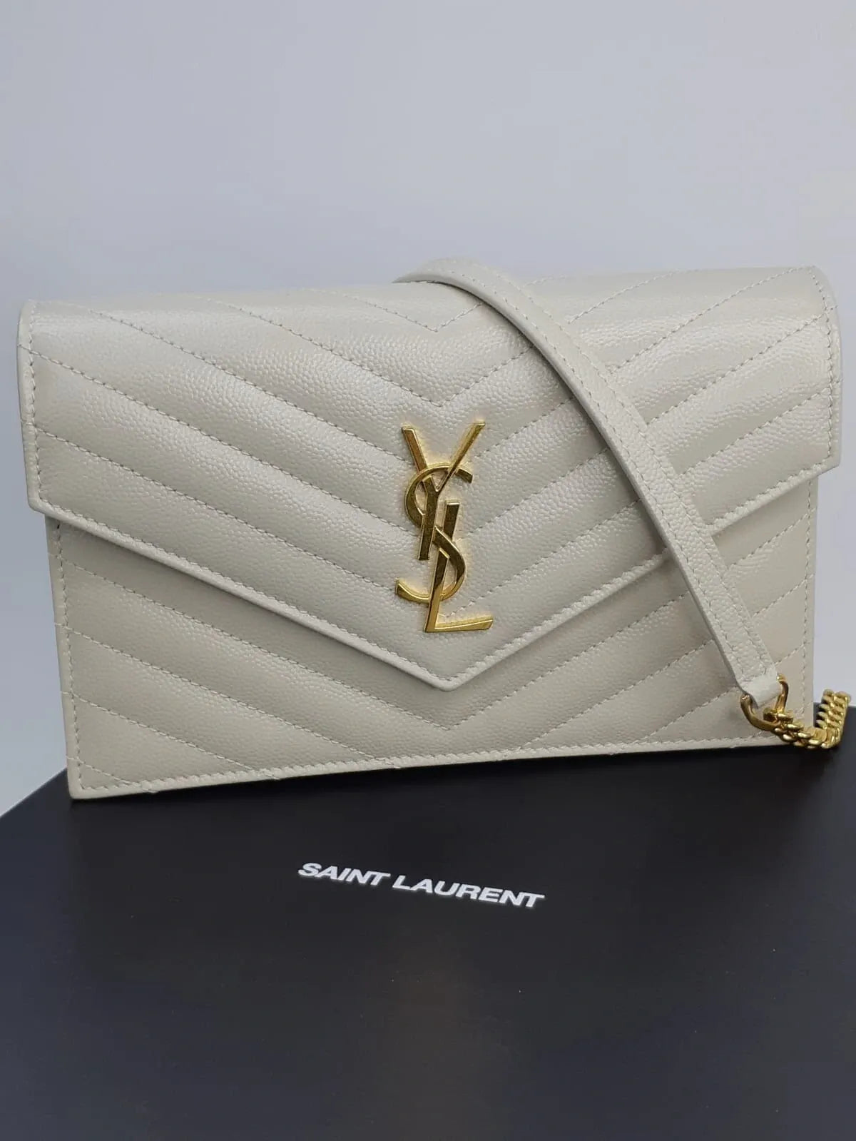 Bolsa Saint Laurent Cassandre Envelope Chevron