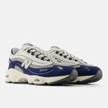 New Balance 1000 – Navy/Cream
