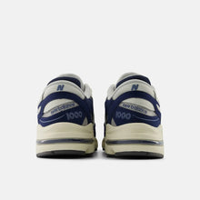New Balance 1000 – Navy/Cream