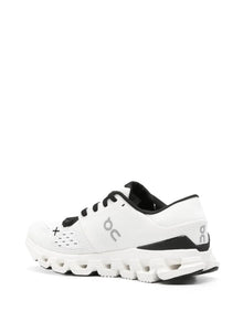 On Cloud X White Black – lateral direita