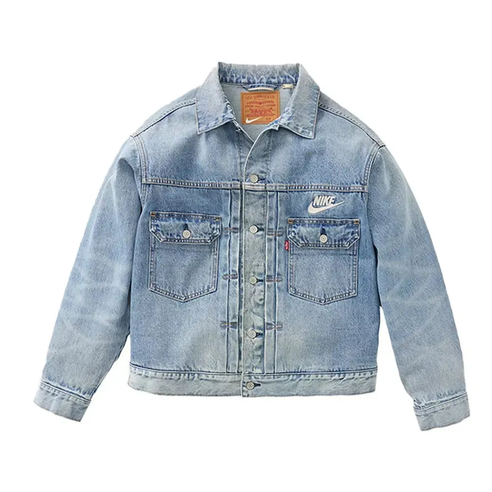 Jaqueta Levi's x Nike Trucker - Detalhe botão e tag Levi's