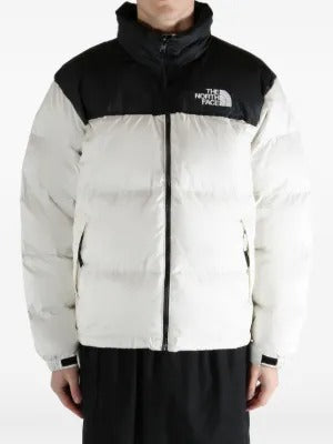 The North Face Nuptse 1996 - Vista frontal modelo
