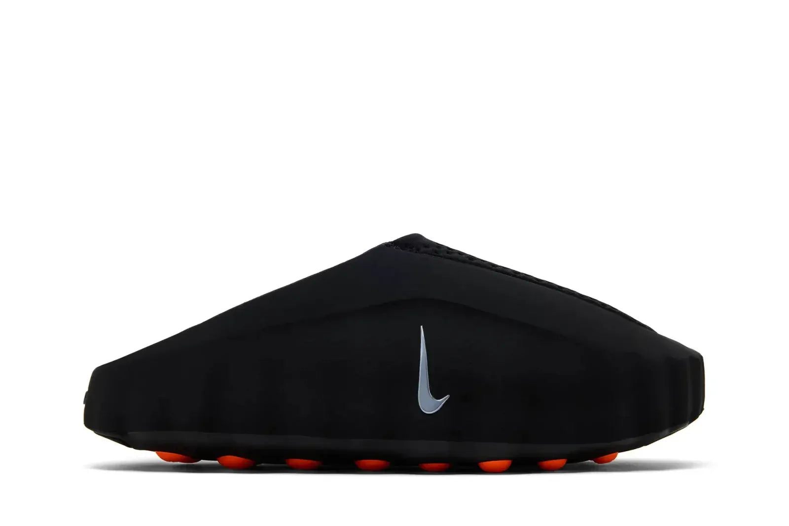 Nike Mind 001 Black Chrome - Vista lateral com Swoosh prata