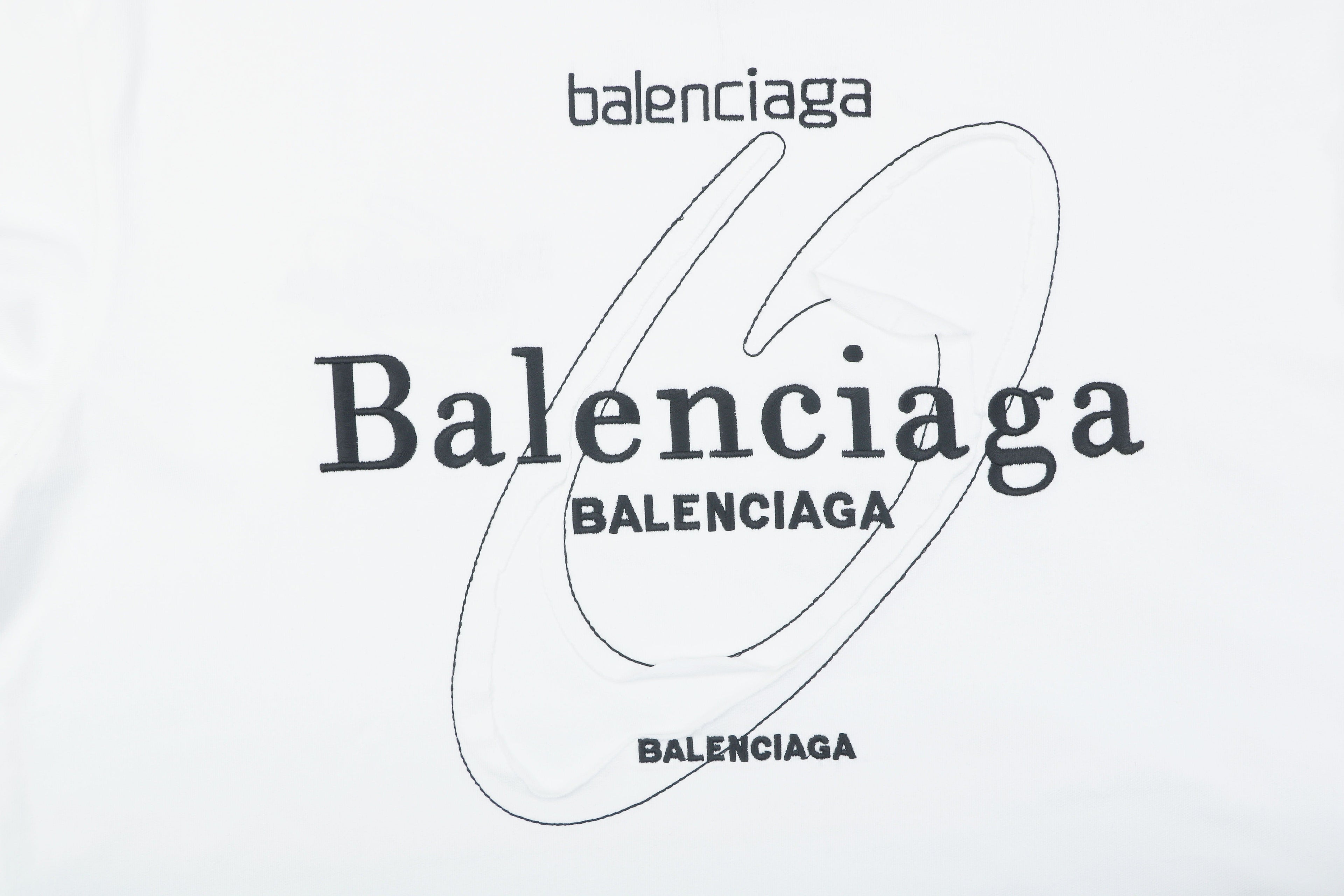 Balenciaga Orbit Logo T-Shirt - guia de medidas