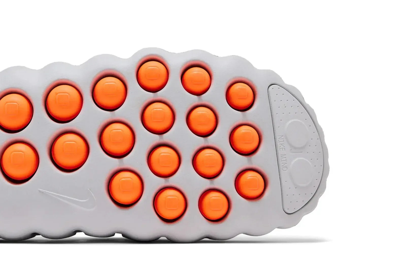 Nike Mind 001 Light Smoke Grey - Detalhe solado pods laranja