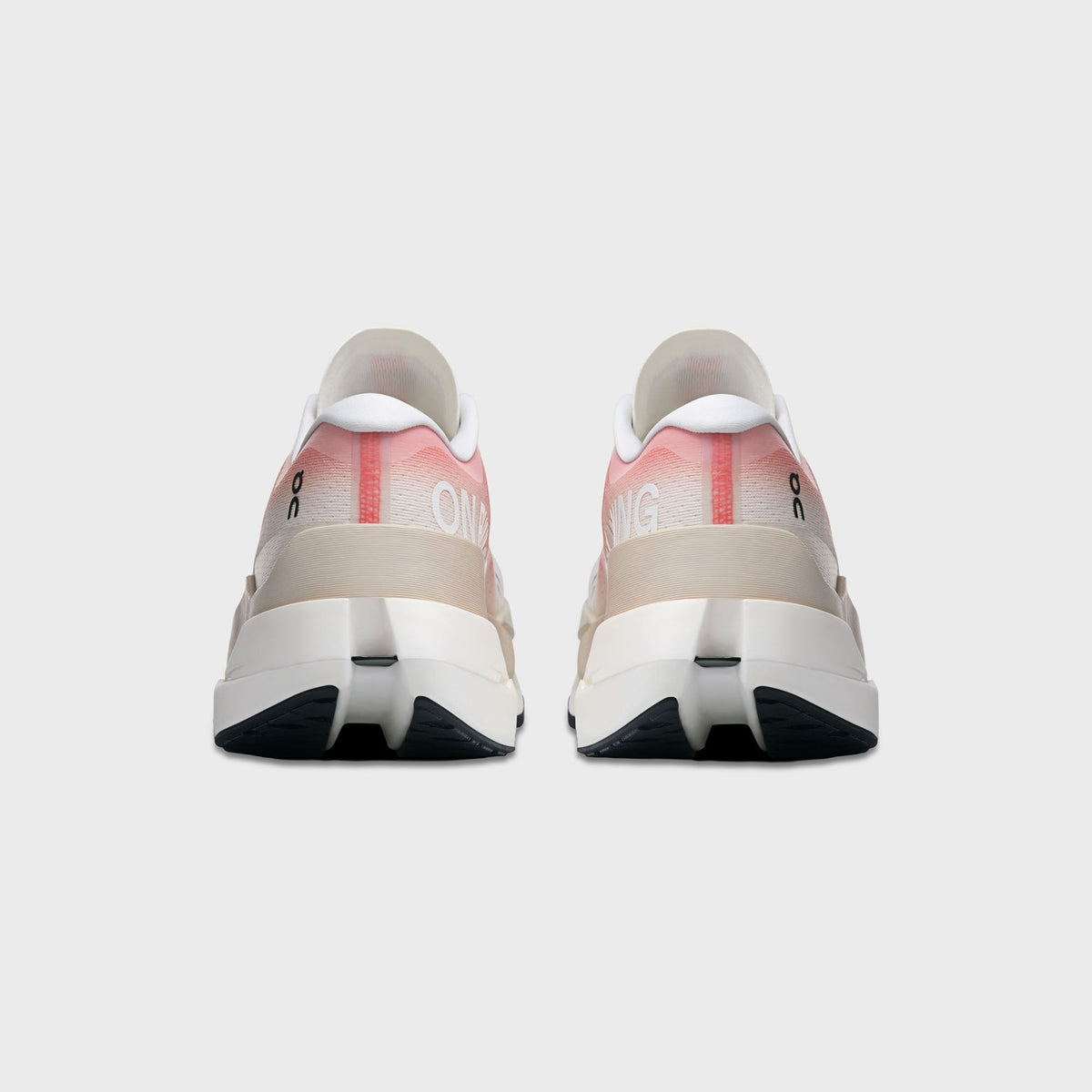 On Running Cloudboom Max - White / Pearl
