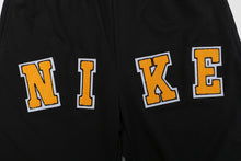 Shorts Nike Bordado Preta/Laranja