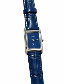 Relógio Longines Retangular Azul — vista frontal — fundo branco