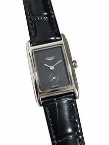Relógio Longines Retangular Preto — vista frontal — fundo branco