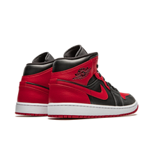 Air Jordan 1 Mid "Banned"