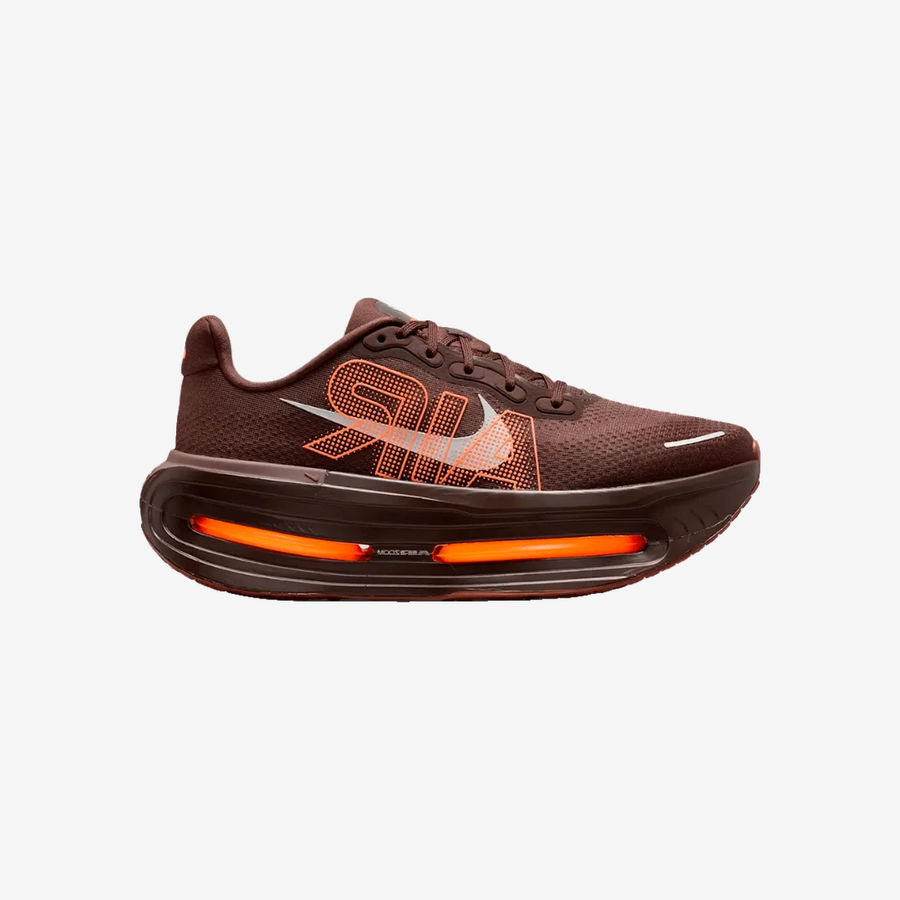 Nike Vomero Premium x Renegade — Cinnamon — imagem de card KOA