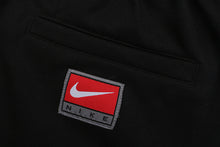 Shorts Nike Bordado Preta/Laranja