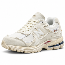 Tênis New Balance 2002R Protection Pack Sea Salt - 3/4 1:1 fundo branco