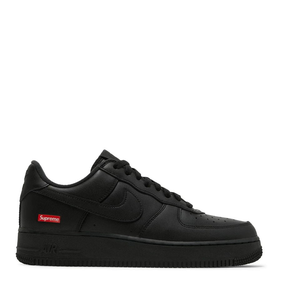 Tênis Nike Air Force 1 Low x Supreme Black Preto vista lateral