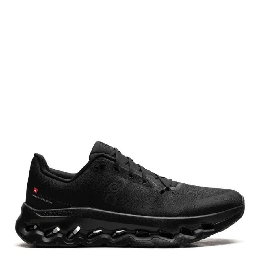 On Cloudmonster Hyper All Black – lateral esquerda