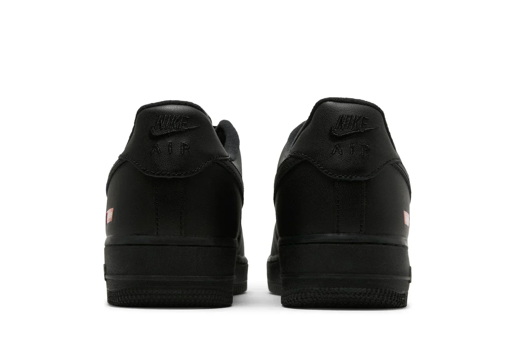 Tênis Nike Air Force 1 Low x Supreme Black Preto detalhe do solado