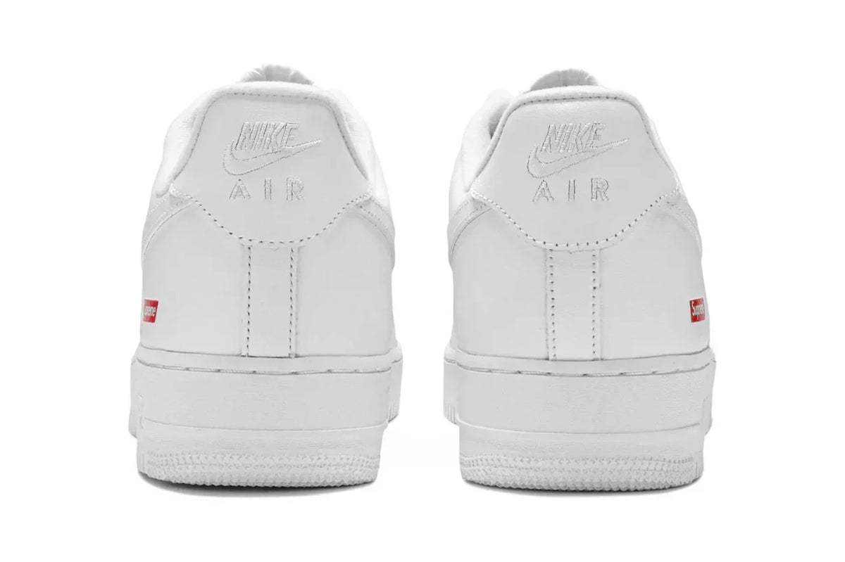 Tênis Nike Air Force 1 Low x Supreme White Branco detalhe do solado