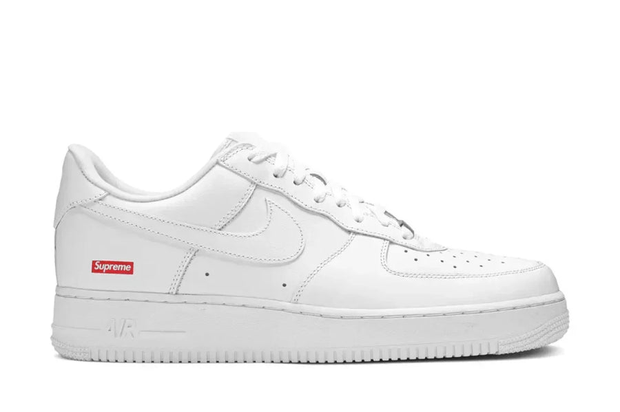Tênis Nike Air Force 1 Low x Supreme White Branco vista superior