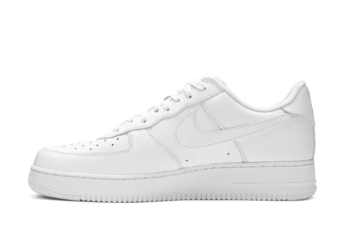 Tênis Nike Air Force 1 Low x Supreme White Branco vista traseira